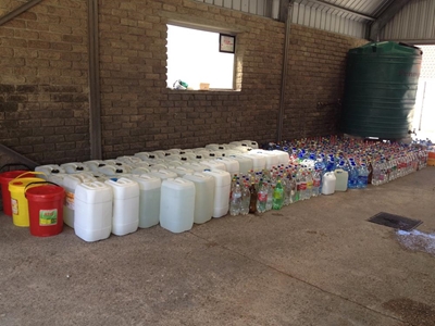 Houers nodig vir 10 000 liter water